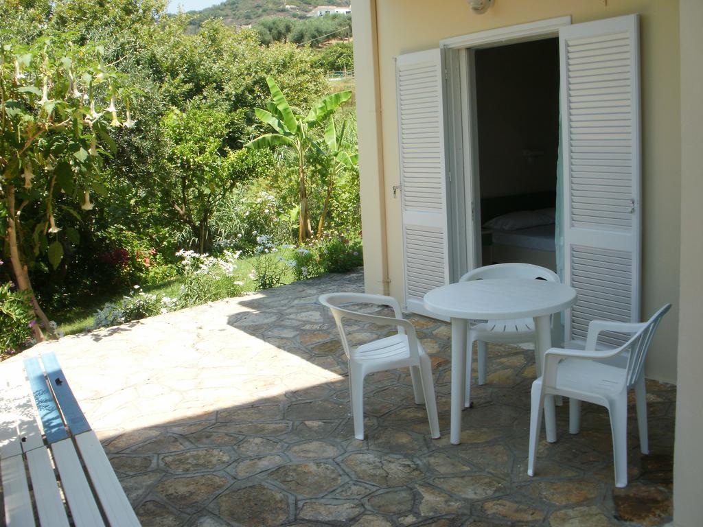 Triantis Apartments Lygia  Camera foto