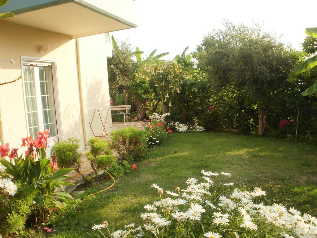 Triantis Apartments Lygia  Camera foto